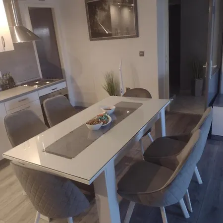 Mare Kuca Za Odmor Сasa de vacaciones *